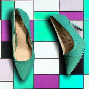 NEW YORK AND COMPANY GREEN HEELS